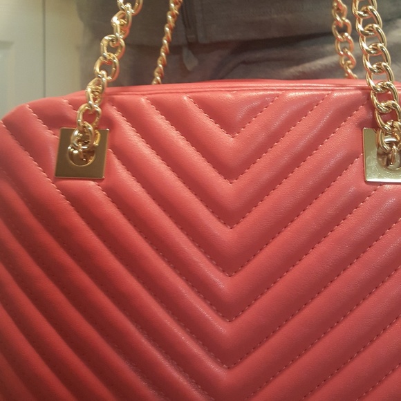 Deep pink gold chain hand patent synthetic purse - Picture 4 of 6